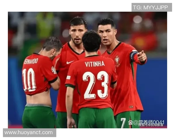 足球巨星怒踢球童事件引发广泛争议体育精神与职业操守再受拷问 足球巨星怒踢球童事件引发广泛争议体育精神与职业操守再受拷问