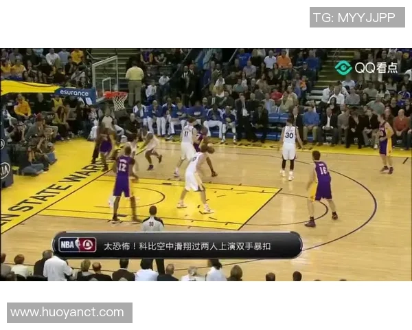 足球球星玩偶上演惊艳暴力美学空中飞身霸气扣篮瞬间